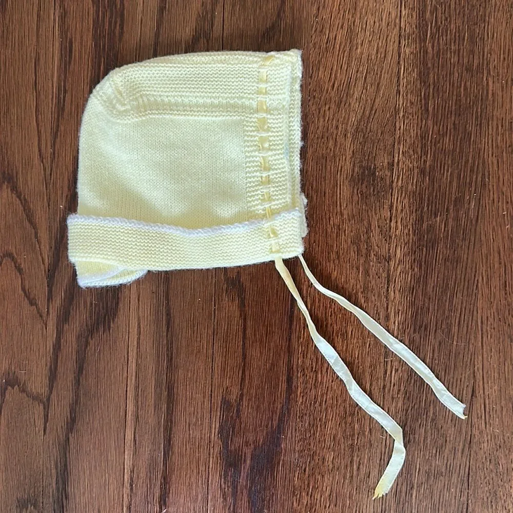 Vintage yellow knit baby bonnet/cap‎